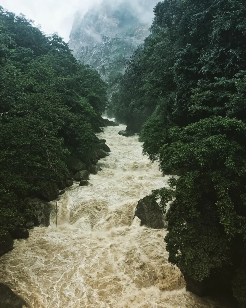 The Brahmaputra flows through Deep Time: State-making, River Infrastructures, Compensation Regimes 3 SiangRiver